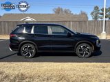 Used 2023 Mitsubishi Outlander SE image 2
