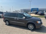 Used 2015 Chrysler Town & Country Touring-L w/ Driver Convenience Group image 2
