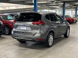 Used 2017 Nissan Rogue SV image 3