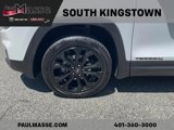 Used 2022 GMC Terrain SLE w/ Driver Convenience Package image 4
