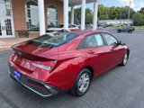 Used 2025 Hyundai Elantra SE w/ Cargo Package image 5