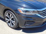 Used 2021 Volkswagen Passat 2.0T SE image 2