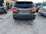 Used 2018 Toyota Highlander SE image 4
