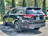 Used 2017 Toyota Highlander SE image 3