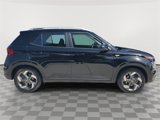 Used 2024 Hyundai Venue SEL image 2