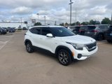 Used 2021 Kia Seltos EX image 3