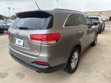Used 2017 Kia Sorento LX image 4