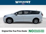 Used 2022 Chrysler Voyager LX image 2