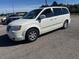 Used 2010 Chrysler Town & Country Touring image 3