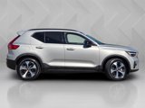 Used 2024 Volvo XC40 B5 Core image 3