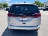 Used 2023 Chrysler Pacifica Touring-L image 4