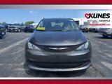 Used 2022 Chrysler Voyager LX image 4