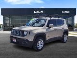 Used 2016 Jeep Renegade Latitude w/ Cold Weather Group image 4