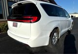 Used 2022 Chrysler Pacifica Touring-L image 6