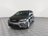 Used 2023 Chrysler Pacifica Touring-L image 5