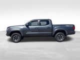 Used 2016 Toyota Tacoma TRD Off-Road image 2
