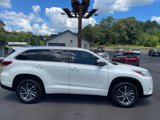 Used 2018 Toyota Highlander SE image 6
