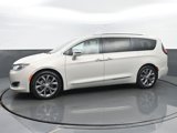Used 2017 Chrysler Pacifica Limited image 2