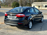 Used 2017 Ford Fiesta SE image 6
