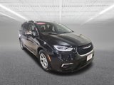 Used 2023 Chrysler Pacifica Limited w/ Uconnect Theater Family Group image 4