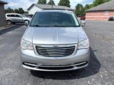 Used 2014 Chrysler Town & Country Touring-L image 3
