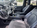 Used 2021 Chrysler Pacifica Limited w/ Uconnect Theater Family Group image 6