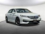 Used 2017 Honda Accord Touring image 2