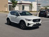 Used 2024 Volvo XC40 B5 Core image 3