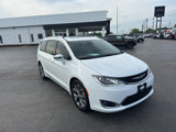 Used 2017 Chrysler Pacifica Limited image 3