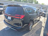 Used 2025 Chrysler Pacifica Pinnacle image 2