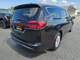 Used 2023 Chrysler Pacifica Touring-L image 3