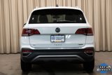 Used 2022 Volkswagen Taos SE w/ Panoramic Sunroof Package image 5