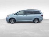 Used 2015 Toyota Sienna L image 2