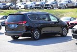 Used 2021 Chrysler Pacifica Touring-L image 5