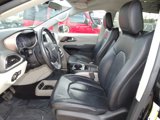 Used 2018 Chrysler Pacifica Touring-L image 6