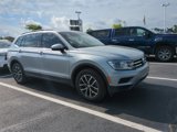Used 2021 Volkswagen Tiguan SE w/ Panoramic Sunroof Package image 2