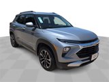 Used 2025 Chevrolet TrailBlazer LT image 2