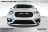 Used 2023 Chrysler Pacifica Touring-L image 3