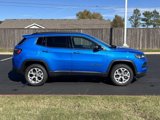 New 2025 Jeep Compass Latitude image 2