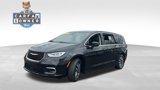 Used 2023 Chrysler Pacifica Touring-L image 3