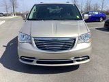 Used 2014 Chrysler Town & Country Touring image 3