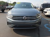 Used 2022 Volkswagen Tiguan SE w/ Panoramic Sunroof Package image 2