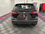 Used 2023 Nissan Rogue Sport SV image 2