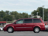 Used 2014 Chrysler Town & Country Touring image 4