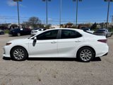 Used 2018 Toyota Camry LE image 2