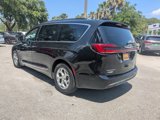 Used 2023 Chrysler Pacifica Limited image 5