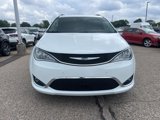 Used 2017 Chrysler Pacifica Limited w/ UConnect Theater Package image 2