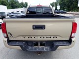 Used 2017 Toyota Tacoma TRD Off-Road image 4