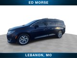 Used 2017 Chrysler Pacifica Touring-L Plus w/ Tire & Wheel Group image 4