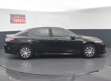 Used 2018 Toyota Camry LE image 5